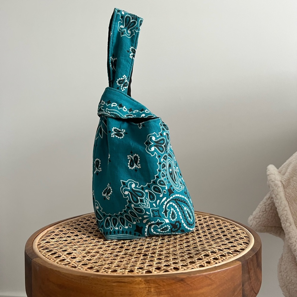YAITO KNOT BAG TURQUOISE BANDANA